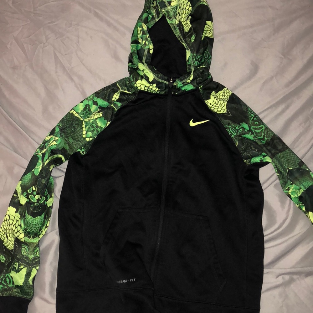 Boys Nike/Kobe zip up jacket size: XL